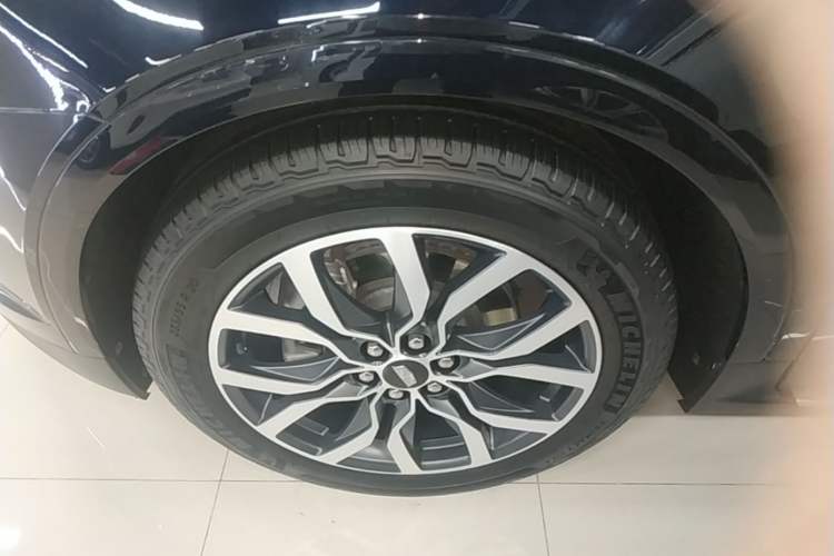 Used Cadillac XT5 2021 2.0T Four-Wheel Drive Premium Edition Left Front Wheel Hub