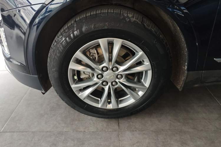 Used Cadillac XT5 2021 28T Luxury Model Left Front Wheel Hub