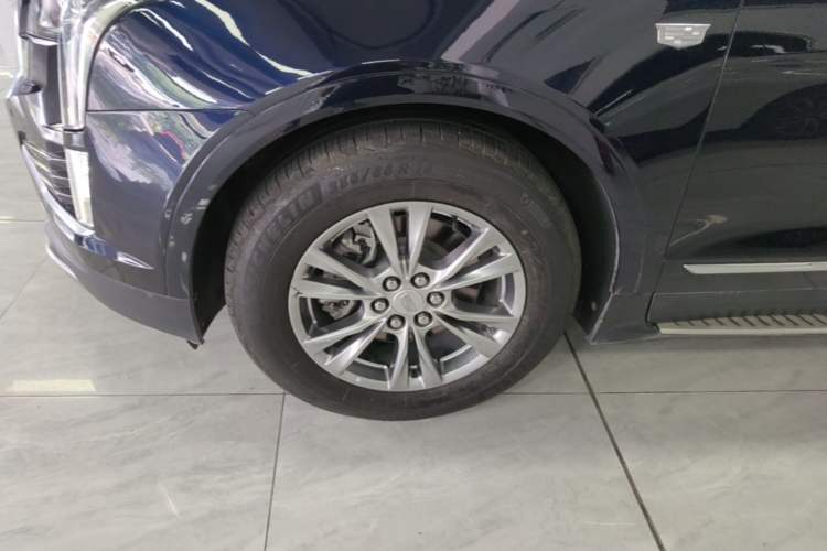 Used Cadillac XT5 2021 2.0T Two-Wheel Drive Luxury Version Left Front Wheel Hub