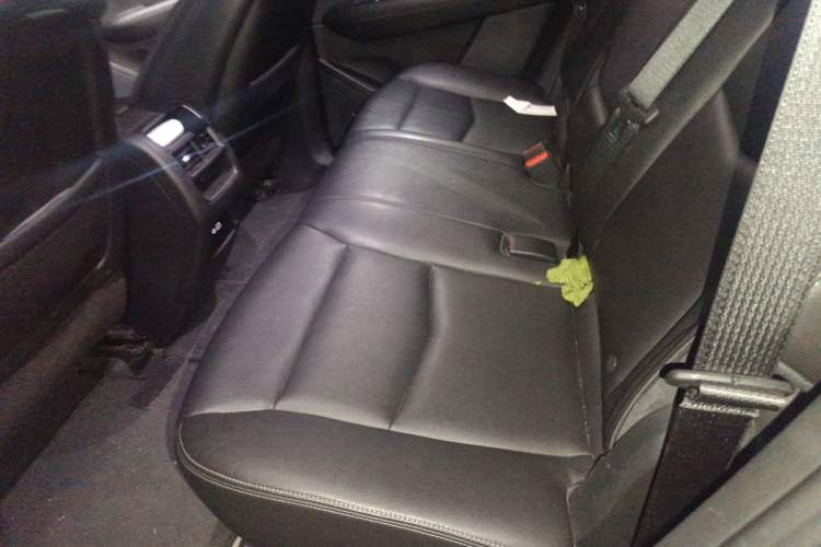 Used Cadillac XT5 2021 28T Four-Wheel Drive Luxury Version Left Rear Seat