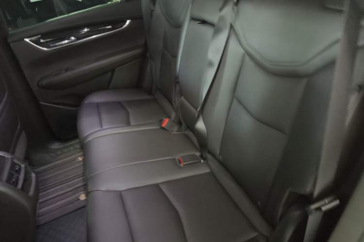 Used Cadillac XT5 2021 2.0T Two-Wheel Drive Luxury Version Left Rear Seat