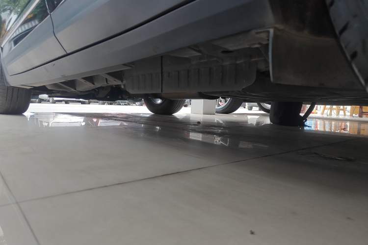 Used Cadillac XT5 2021 28T Luxury Model Left Side Sill