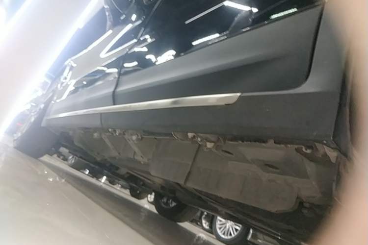 Used Cadillac XT5 2021 2.0T Four-Wheel Drive Premium Edition Left Side Sill
