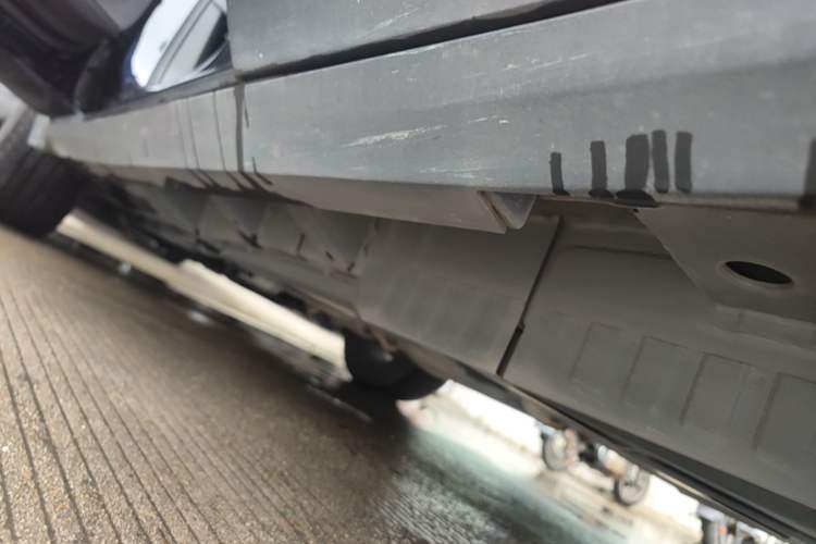 Used Cadillac XT5 2021 2.0T Four-Wheel Drive Luxury Version Left Side Sill