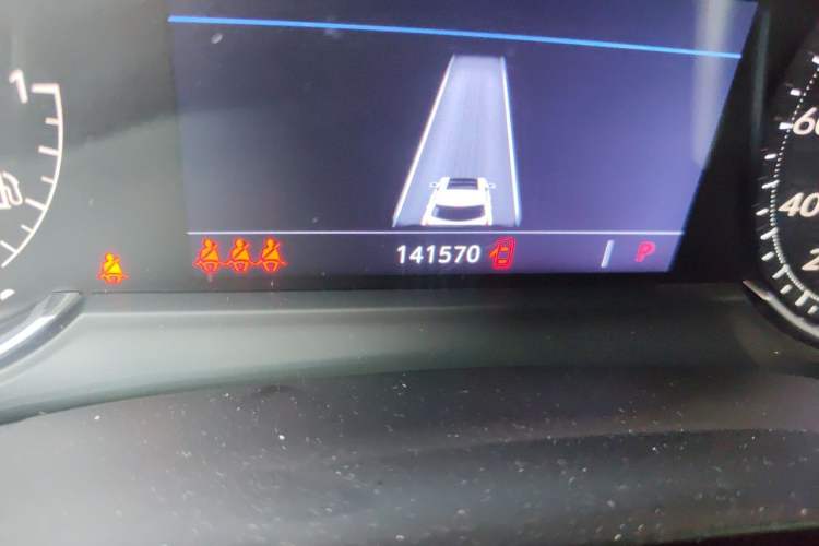 Used Cadillac XT5 2021 28T Luxury Model Odometer Close Up