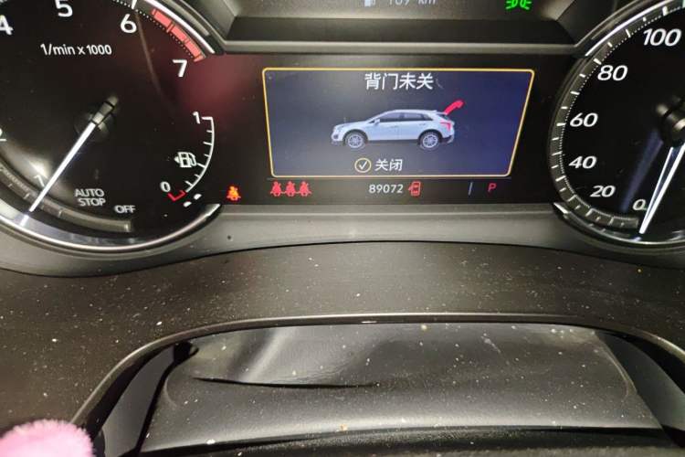 Used Cadillac XT5 2021 28T Luxury Model Odometer Close Up