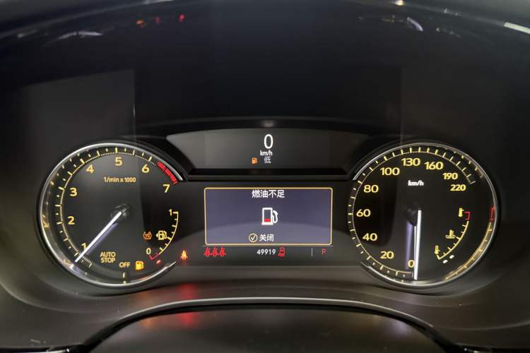 Used Cadillac XT5 2021 28T Luxury Model Odometer Close Up