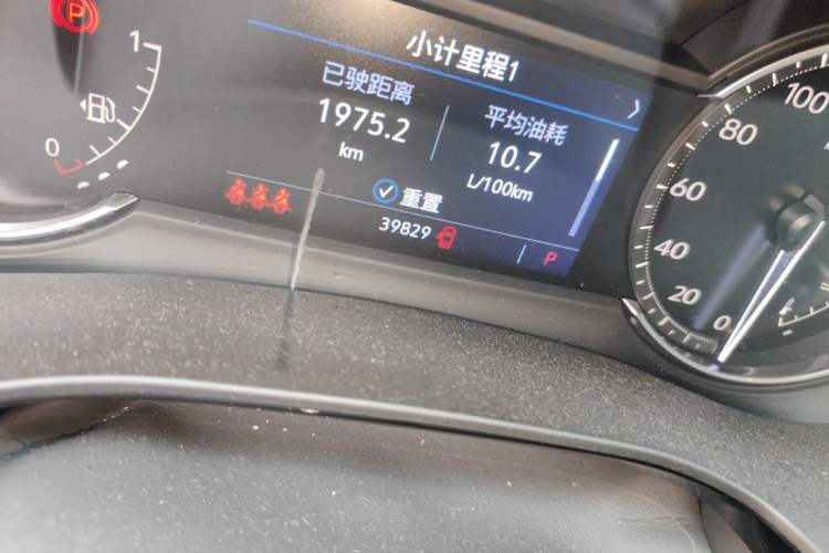 Used Cadillac XT5 2021 28T Luxury Model Odometer Close Up