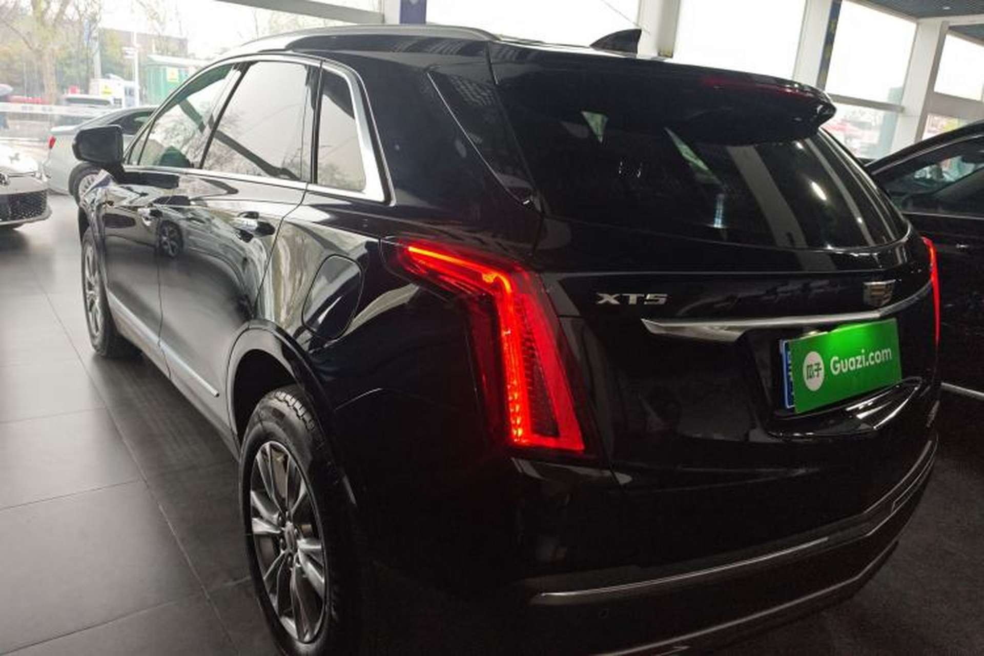 Used Cadillac XT5 2021 28T Luxury Model Rear Left 45 Deg