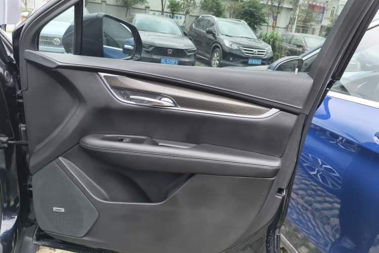 Used Cadillac XT5 2021 28T Four-Wheel Drive Leading Sport Model Right Front Door Interior