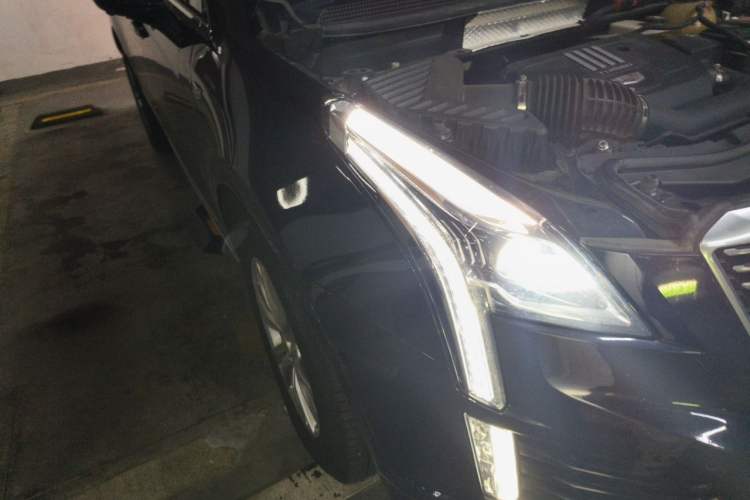 Used Cadillac XT5 2021 2.0T Two-Wheel Drive Luxury Version Right Front Headlight