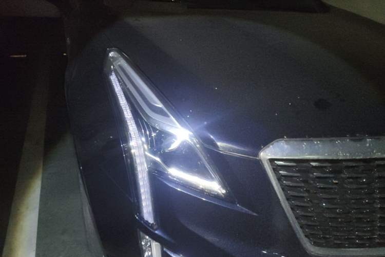 Used Cadillac XT5 2021 28T Luxury Model Right Front Headlight
