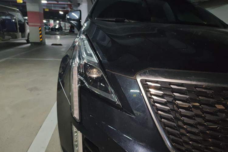 Used Cadillac XT5 2021 28T Luxury Model Right Front Headlight