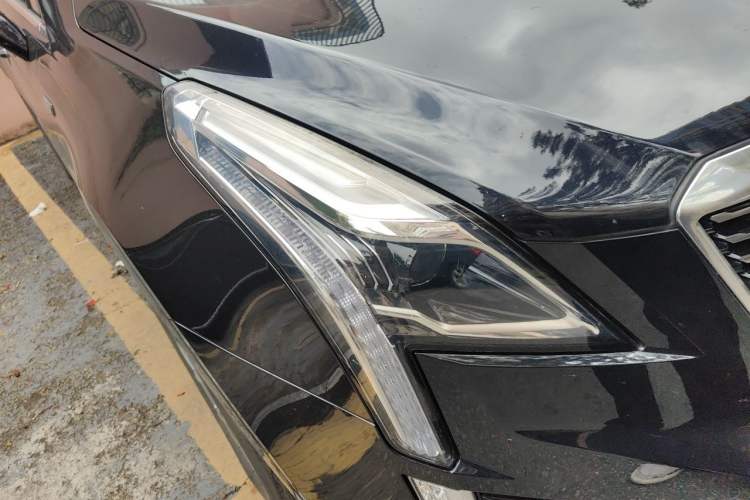 Used Cadillac XT5 2021 28T Luxury Model Right Front Headlight