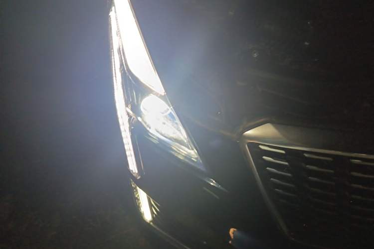 Used Cadillac XT5 2021 2.0T Two-Wheel Drive Luxury Version Right Front Headlight