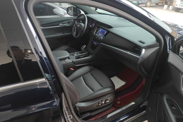 Used Cadillac XT5 2021 28T Luxury Model Right Front Seat