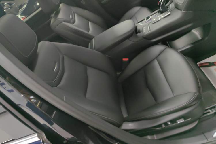 Used Cadillac XT5 2021 2.0T Two-Wheel Drive Luxury Version Right Front Seat