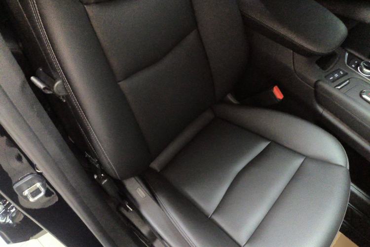 Used Cadillac XT5 2021 28T Luxury Model Right Front Seat