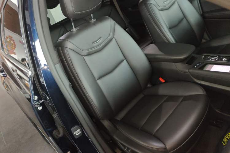Used Cadillac XT5 2021 28T Luxury Model Right Front Seat