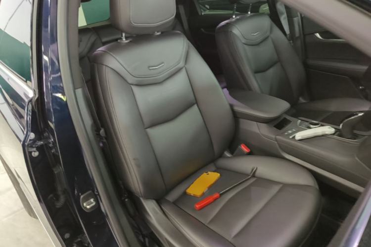 Used Cadillac XT5 2021 2.0T Two-Wheel Drive Luxury Version Right Front Seat