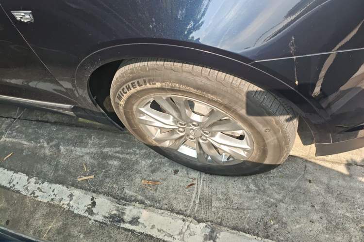 Used Cadillac XT5 2021 2.0T Two-Wheel Drive Luxury Version Right Front Wheel Hub