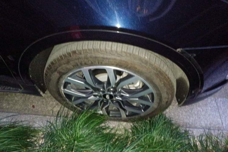Used Cadillac XT5 2021 2.0T Four-Wheel Drive Premium Edition Right Front Wheel Hub