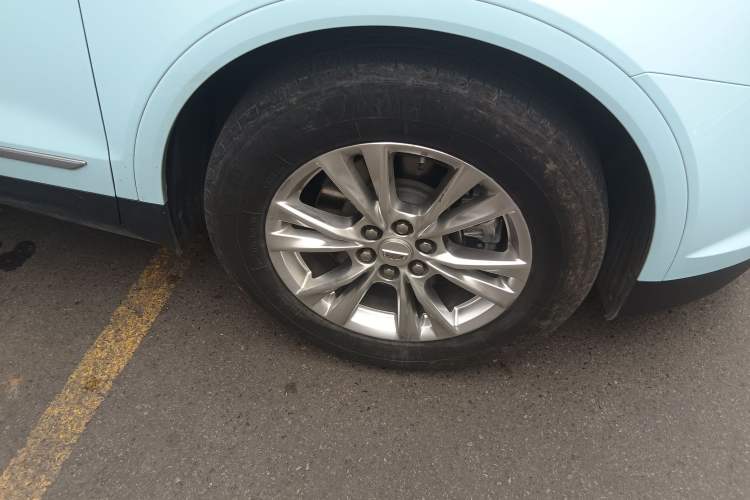 Used Cadillac XT5 2021 2.0T Two-Wheel Drive Luxury Version Right Front Wheel Hub