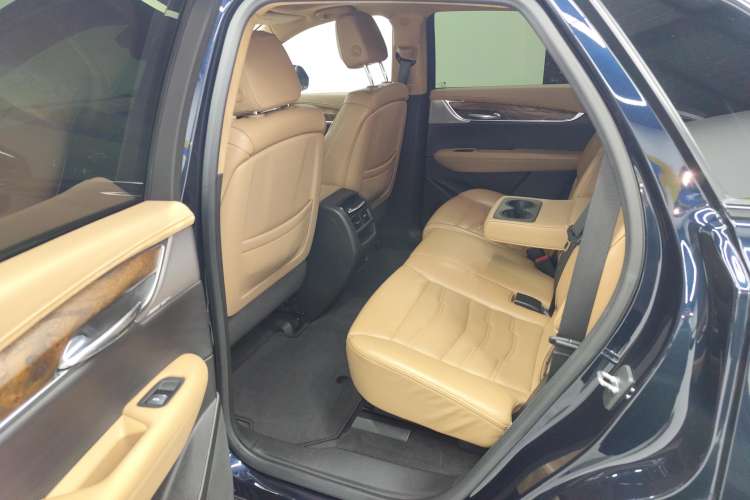 Used Cadillac XT5 2021 2.0T Four-Wheel-Drive Platinum Edition Right Rear Seat