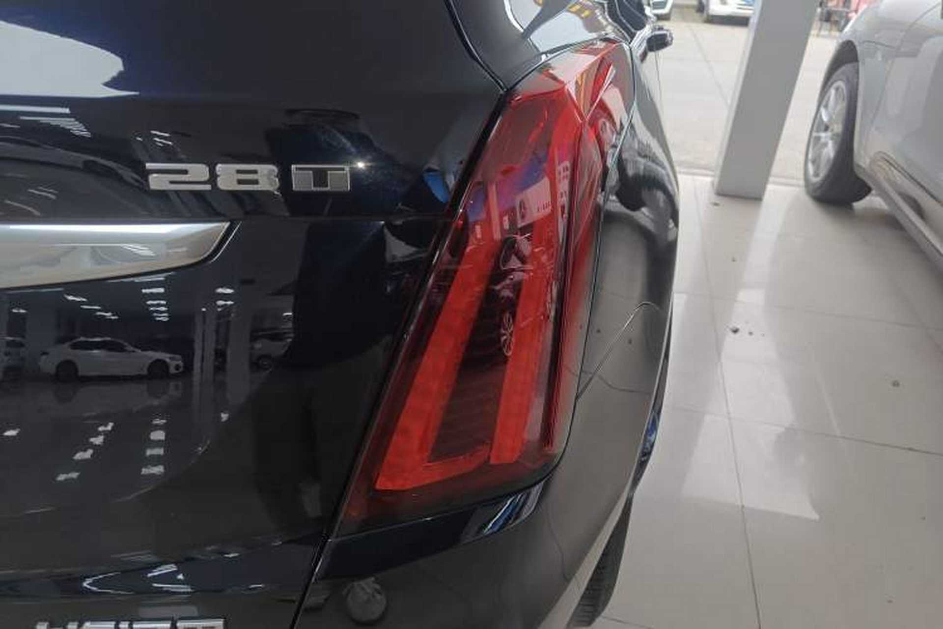 Used Cadillac XT5 2021 28T Luxury Model Right Rear Taillight