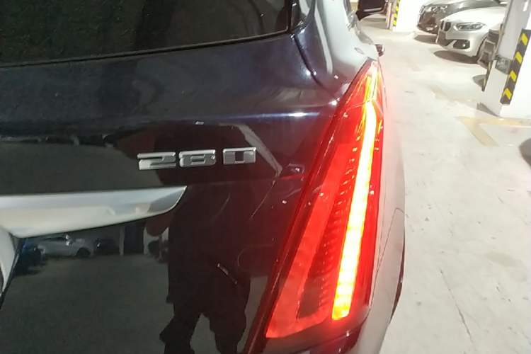 Used Cadillac XT5 2021 28T Luxury Model Right Rear Taillight
