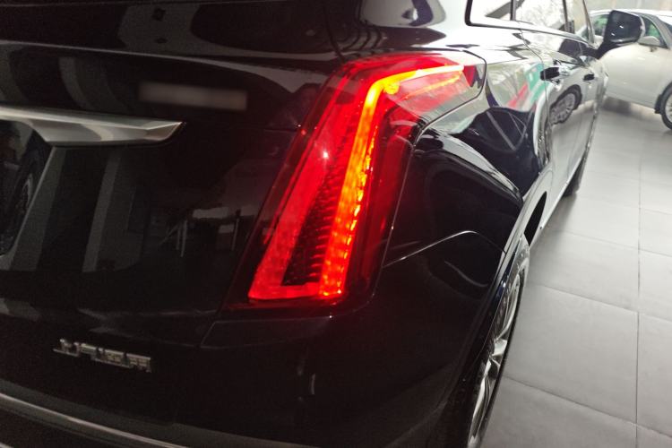 Used Cadillac XT5 2021 28T Luxury Model Right Rear Taillight