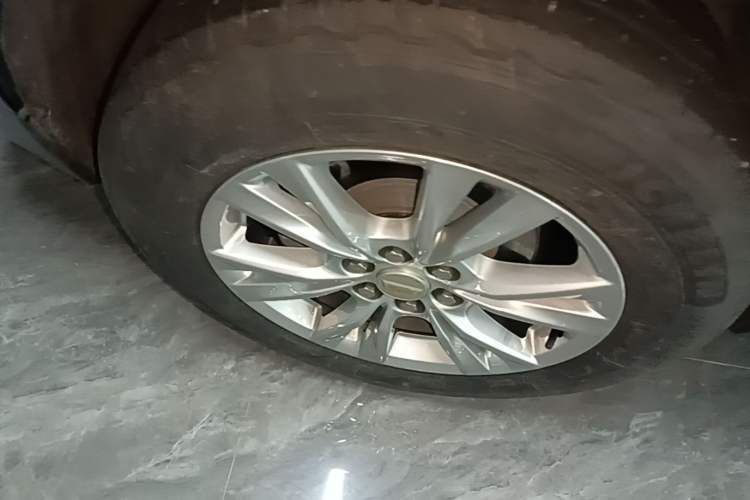Used Cadillac XT5 2021 2.0T Two-Wheel Drive Luxury Version Right Rear Wheel Hub