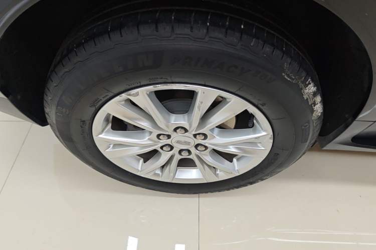 Used Cadillac XT5 2021 28T Tech Edition Right Rear Wheel Hub