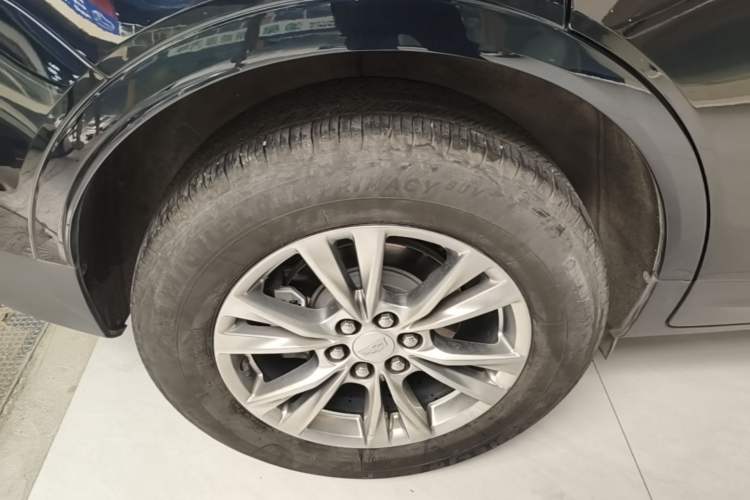Used Cadillac XT5 2021 28T Four-Wheel Drive Luxury Version Right Rear Wheel Hub