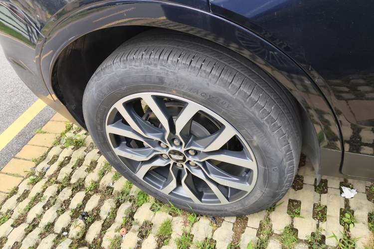 Used Cadillac XT5 2021 28T Four-Wheel Drive Leading Sport Model Right Rear Wheel Hub