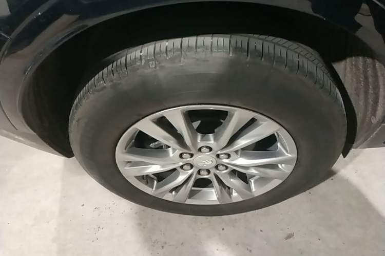 Used Cadillac XT5 2021 28T Luxury Model Right Rear Wheel Hub