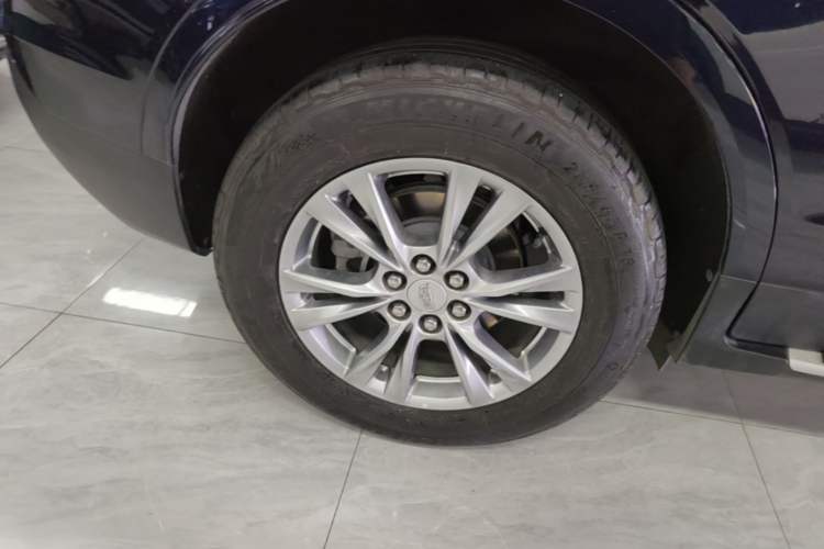 Used Cadillac XT5 2021 2.0T Two-Wheel Drive Luxury Version Right Rear Wheel Hub