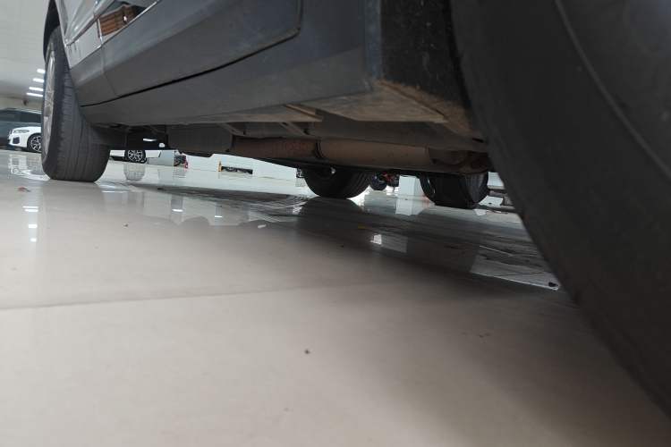 Used Cadillac XT5 2021 28T Luxury Model Right Side Sill