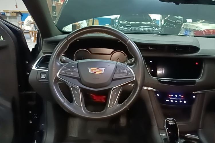 Used Cadillac XT5 2021 2.0T Two-Wheel Drive Luxury Version Steering Wheel