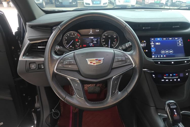 Used Cadillac XT5 2021 28T Luxury Model Steering Wheel