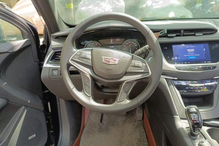 Used Cadillac XT5 2021 2.0T Two-Wheel Drive Luxury Version Steering Wheel