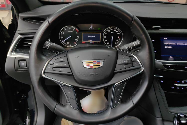 Used Cadillac XT5 2021 2.0T Two-Wheel Drive Luxury Version Steering Wheel