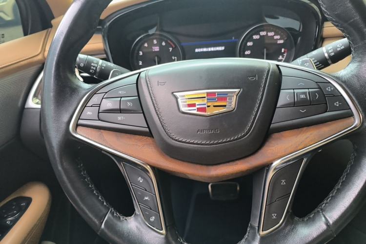 Used Cadillac XT5 2021 28T Four-Wheel Drive Platinum Sport Edition Steering Wheel