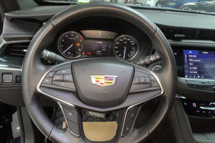 Used Cadillac XT5 2021 28T Luxury Model Steering Wheel