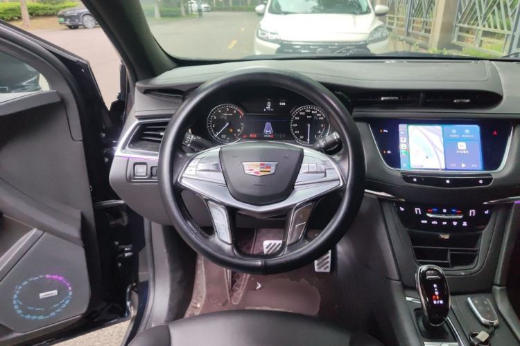 Used Cadillac XT5 2021 28T Luxury Model Steering Wheel