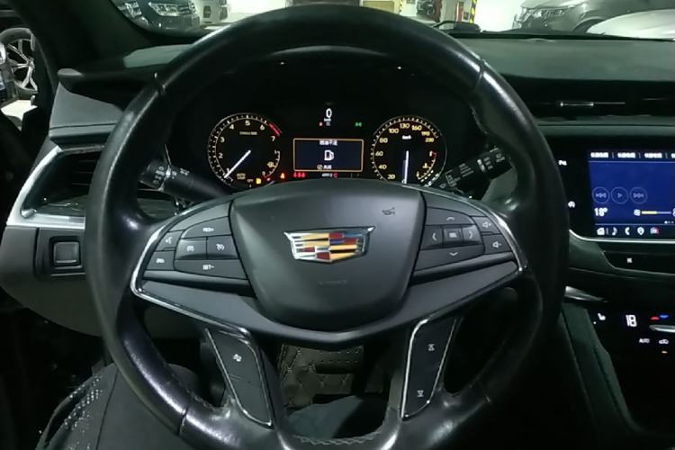 Used Cadillac XT5 2021 28T Luxury Model Steering Wheel