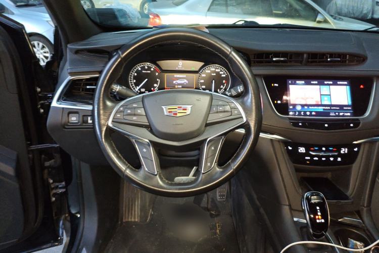 Used Cadillac XT5 2021 2.0T Two-Wheel Drive Luxury Version Steering Wheel