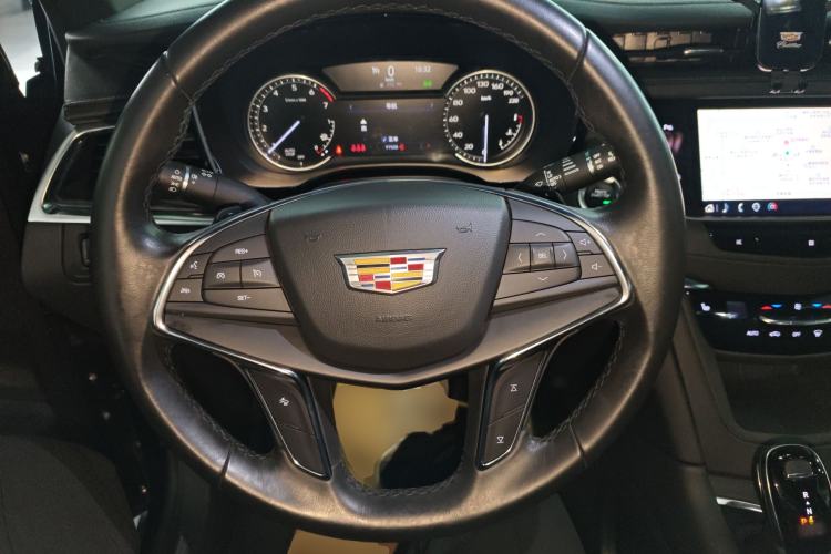Used Cadillac XT5 2021 28T Luxury Model Steering Wheel