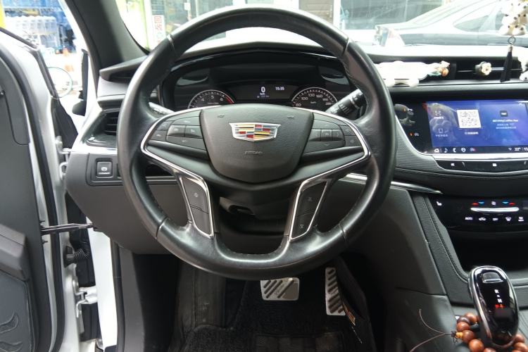 Used Cadillac XT5 2021 2.0T Two-Wheel Drive Luxury Version Steering Wheel