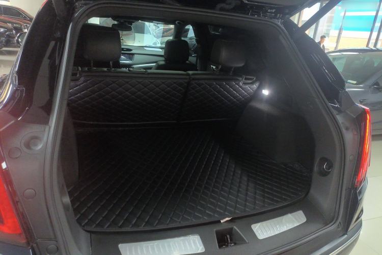 Used Cadillac XT5 2021 28T Luxury Model Trunk
